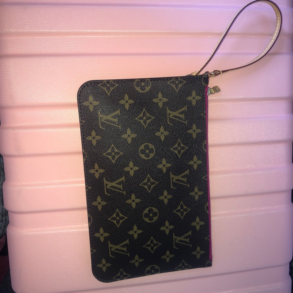 Louis Vuitton pouchette / wristlet